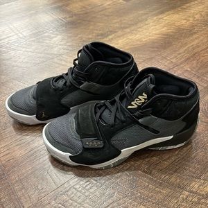 Jordan Zion 2 TB 'Black Metallic Gold'